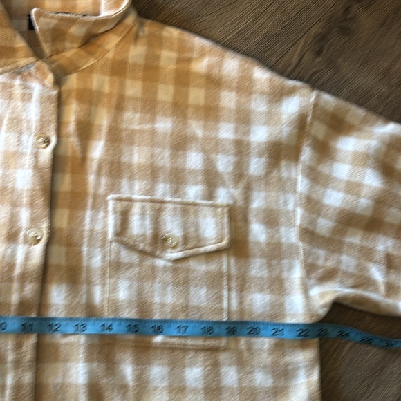 Boutique Cropped Shacket - Picture 4 of 4